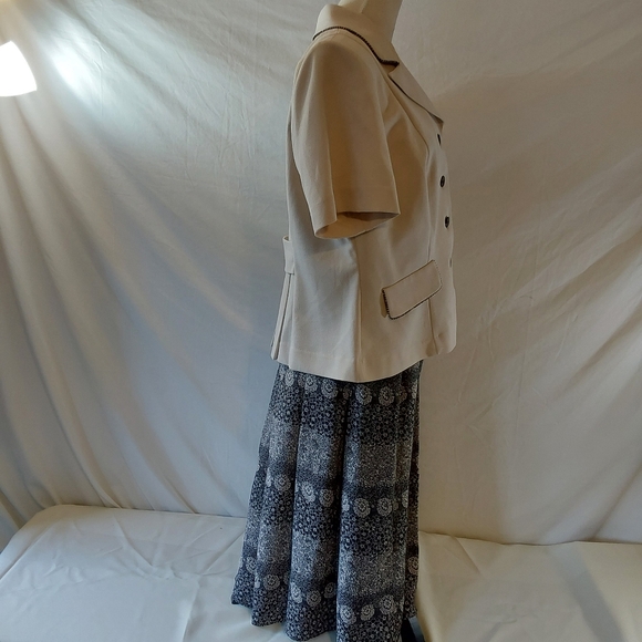 STUDIO I Two Piece Skirt Set Tan/Black Blazer & Floral Skirt set Size 14W - Picture 2 of 15